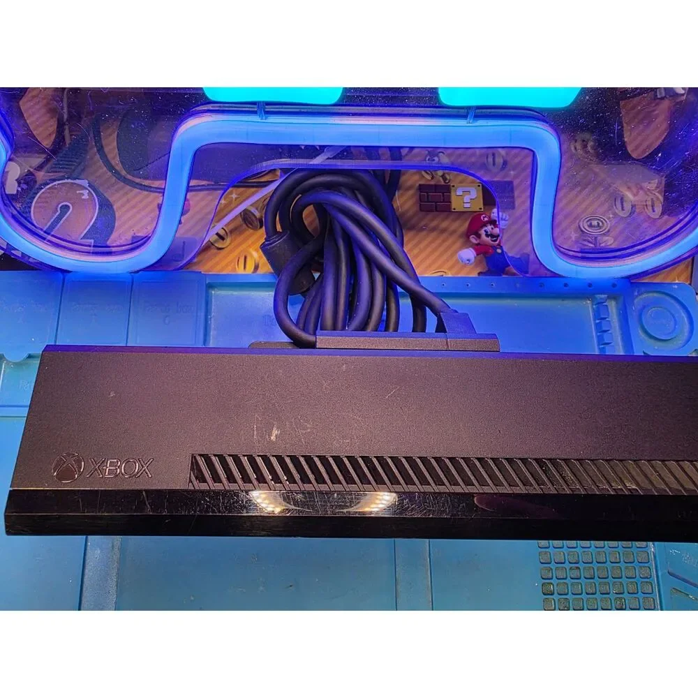 Xbox One Kinect Sensor for Microsoft Xbox One - Picture 2 of 3